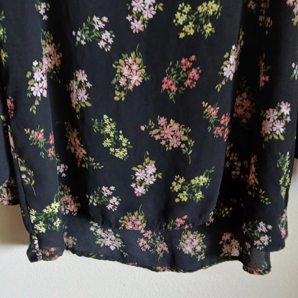 Papermoon Hi-low Floral Blouse Size Medium top - Picture 3 of 9